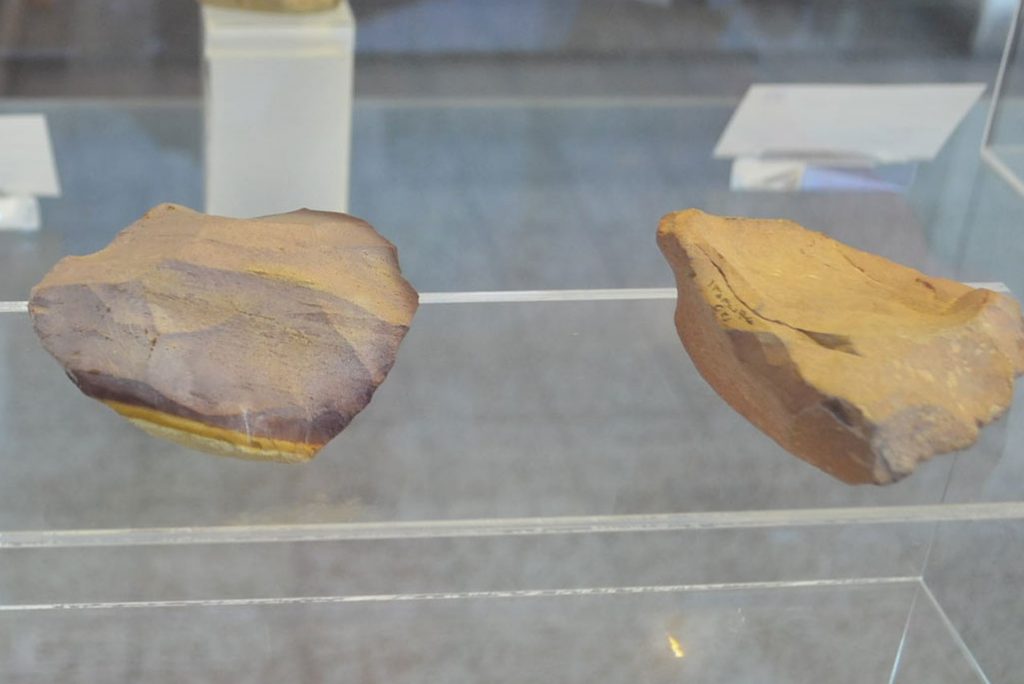تبر دستی دوره پارینه سنگی در خلیل آباد شوط کشف شد