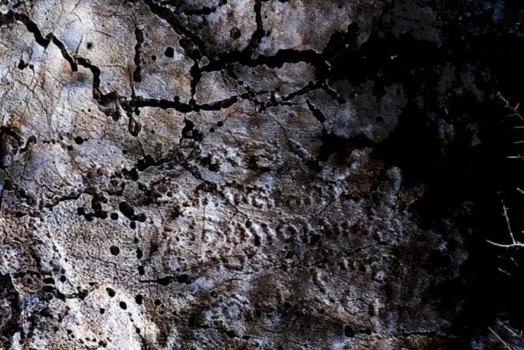 یک کتیبه تاریخی با نام زرتشت در مرودشت فارس کشف شد