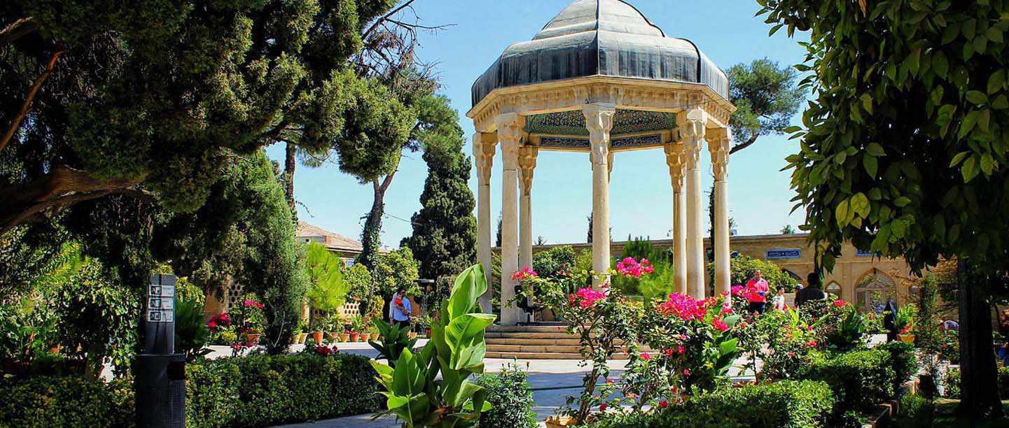 سردیس گوته در کنار آرامگاه حافظ در شیراز نصب شد