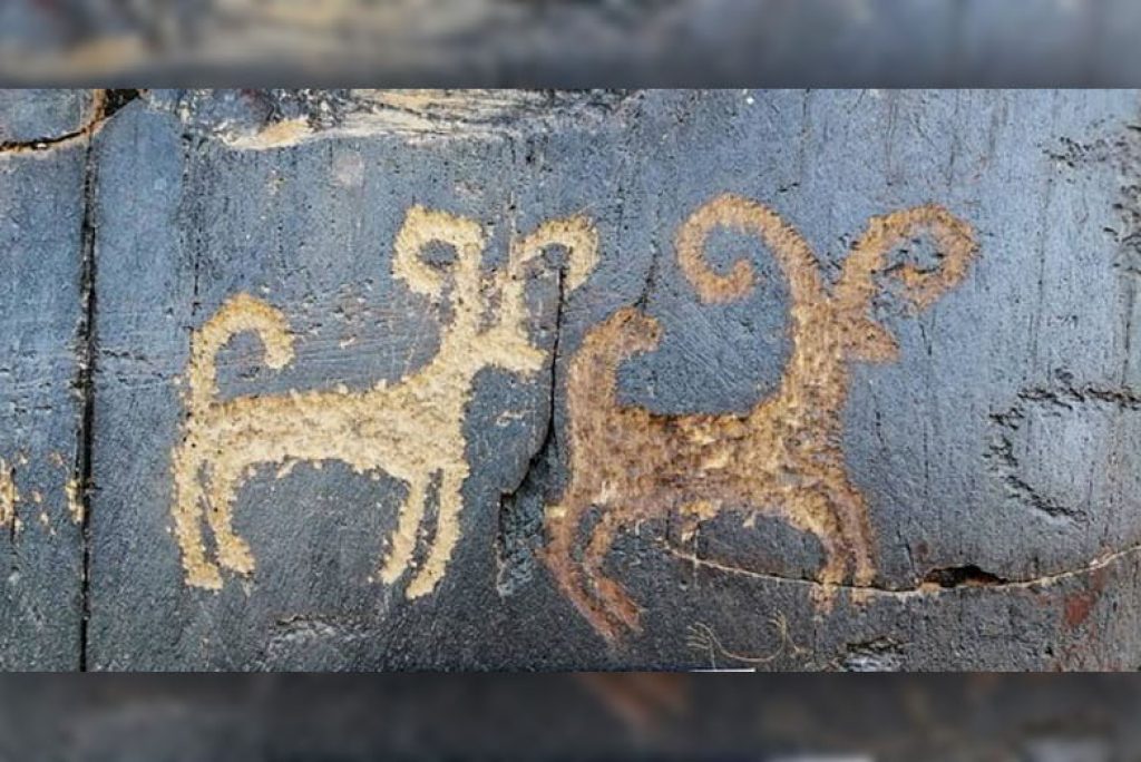 کشف سنگ نگاره های باستانی در ارتفاعات جنوب مشهد