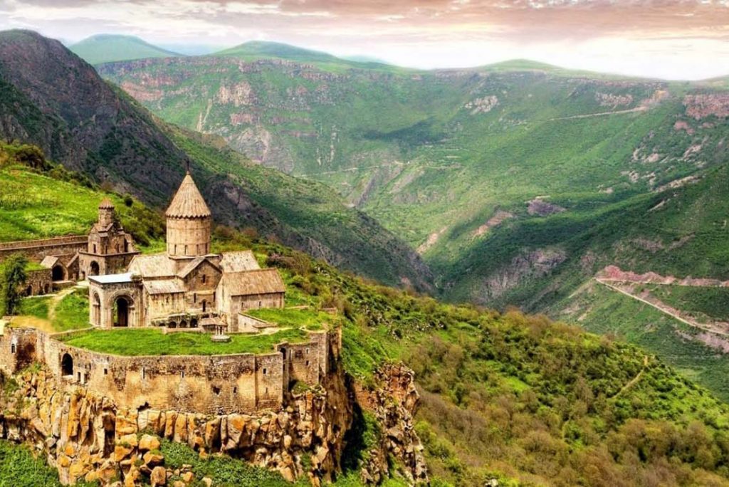 لغو تمام محدودیت های سفر به کشور ارمنستان از شهریور 1401