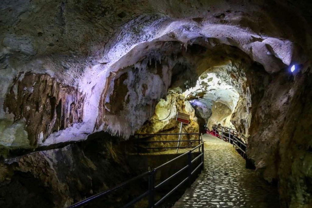 قوری قلعه کرمانشاه می تواند نگین غارهای ایران باشد